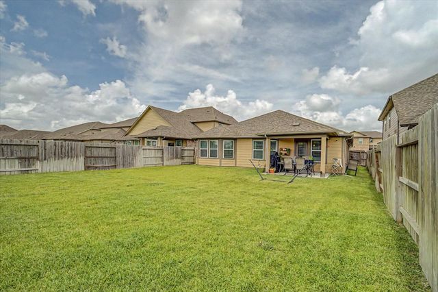 10842 Cliffs View Drive, Iowa Colony, TX 77583