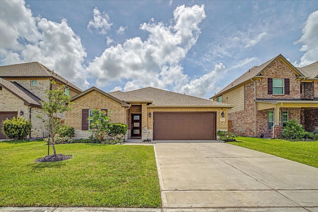 10842 Cliffs View Drive, Iowa Colony, TX 77583