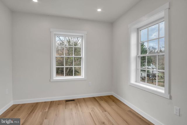22 ACADEMY RD, Newport, PA 17074