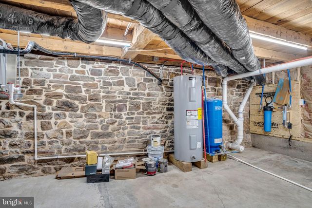 22 ACADEMY RD, Newport, PA 17074