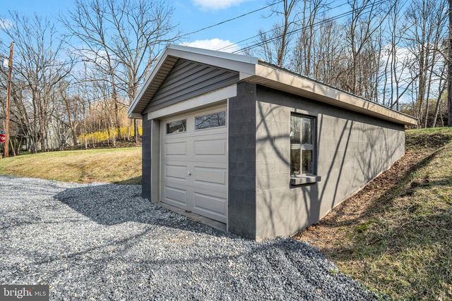 22 ACADEMY RD, Newport, PA 17074