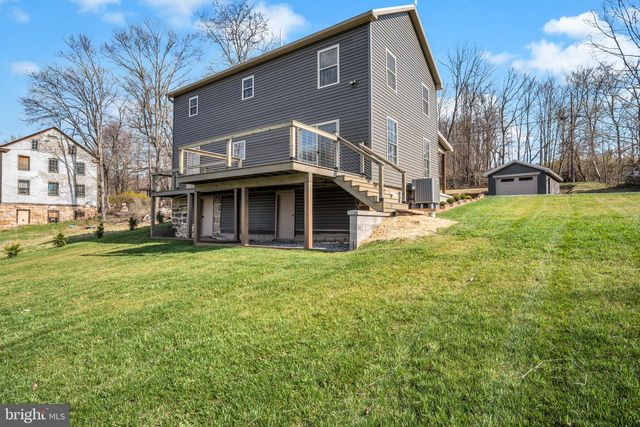 22 ACADEMY RD, Newport, PA 17074