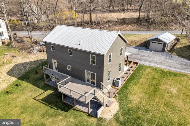 22 ACADEMY RD, Newport, PA 17074