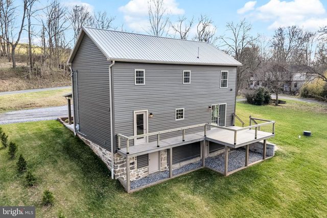 22 ACADEMY RD, Newport, PA 17074