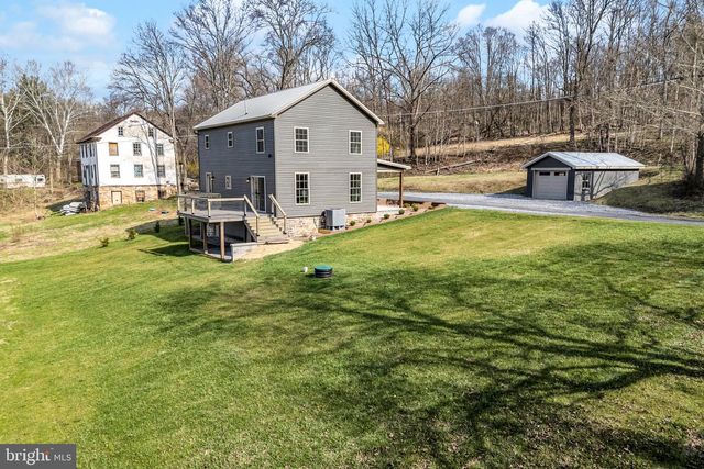 22 ACADEMY RD, Newport, PA 17074