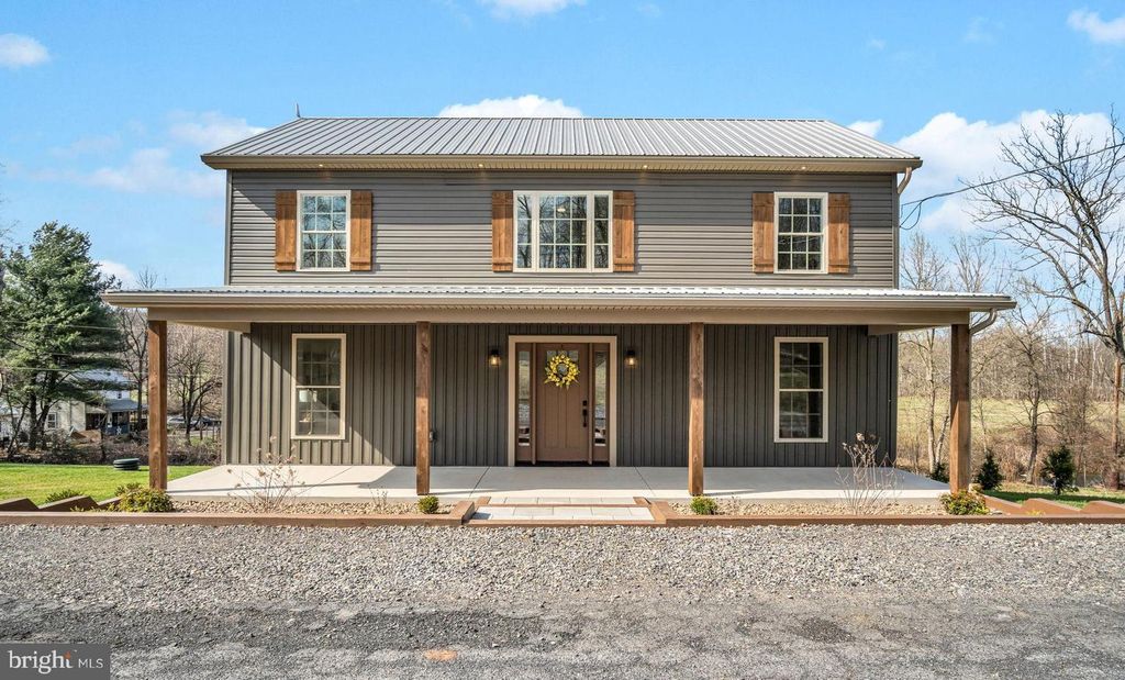 22 ACADEMY RD, Newport, PA 17074