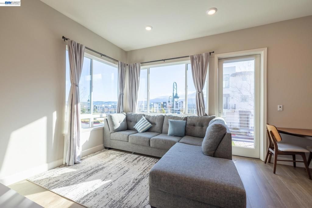 263 263 Llano De Los Robles Ave 1, San Jose, CA 95136