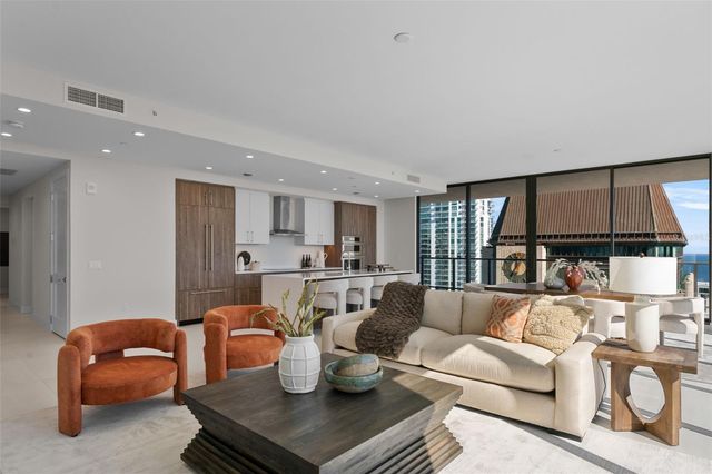 275 1ST AVENUE S 3205, St Petersburg, FL 33701