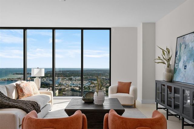 275 1ST AVENUE S 3205, St Petersburg, FL 33701