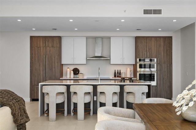 275 1ST AVENUE S 3205, St Petersburg, FL 33701