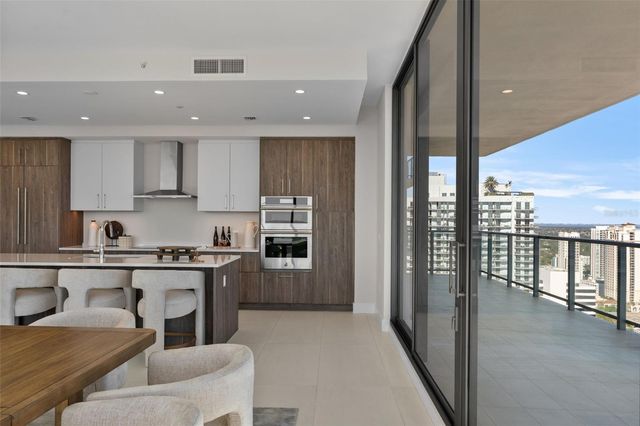 275 1ST AVENUE S 3205, St Petersburg, FL 33701