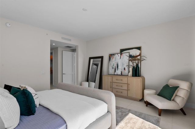 275 1ST AVENUE S 3205, St Petersburg, FL 33701