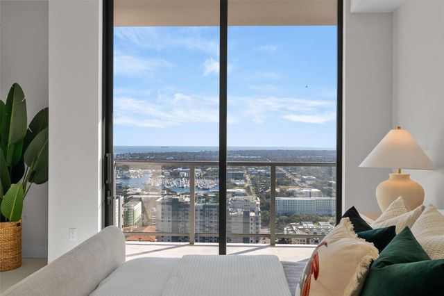 275 1ST AVENUE S 3205, St Petersburg, FL 33701