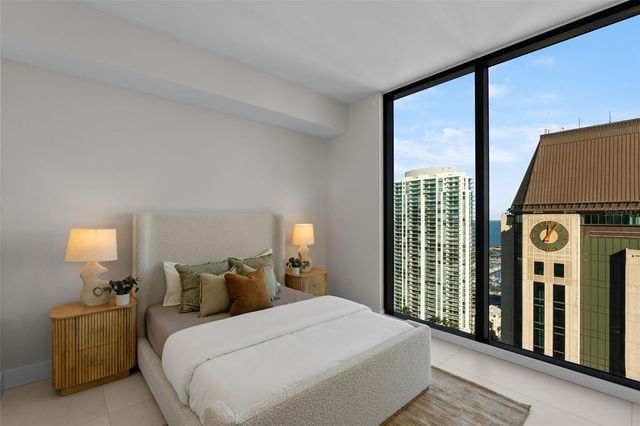 275 1ST AVENUE S 3205, St Petersburg, FL 33701