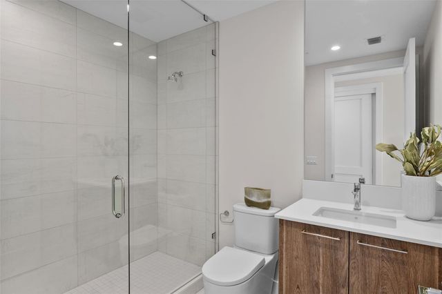 275 1ST AVENUE S 3205, St Petersburg, FL 33701