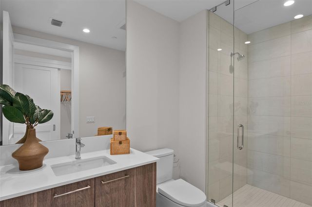 275 1ST AVENUE S 3205, St Petersburg, FL 33701