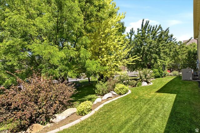 1561 E LAKEVIEW WAY, Ogden, UT 84403