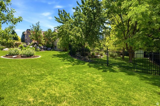 1561 E LAKEVIEW WAY, Ogden, UT 84403