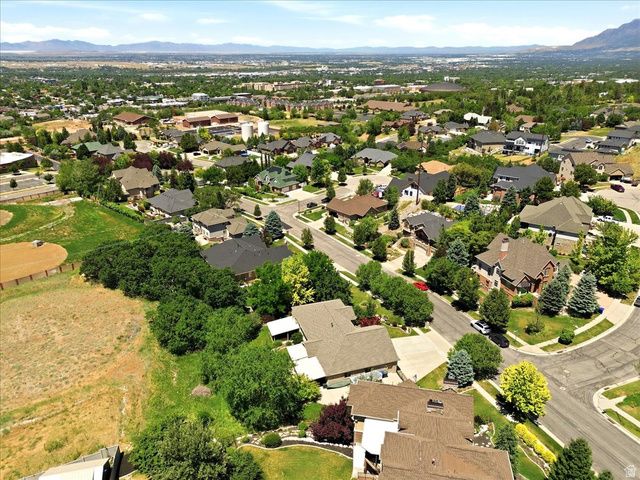 1561 E LAKEVIEW WAY, Ogden, UT 84403