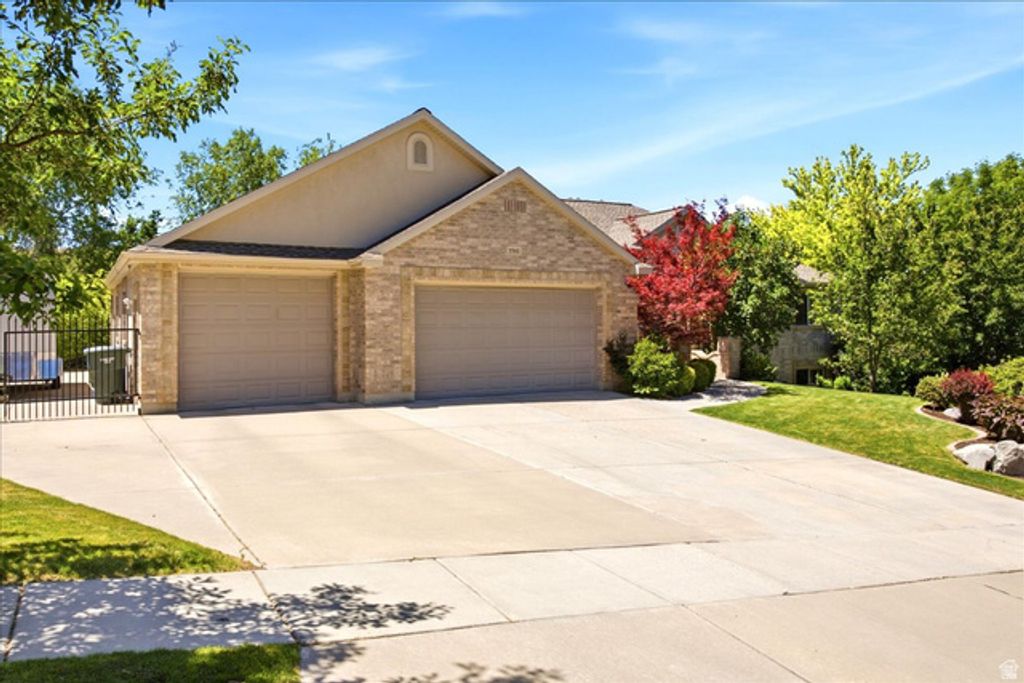 1561 E LAKEVIEW WAY, Ogden, UT 84403