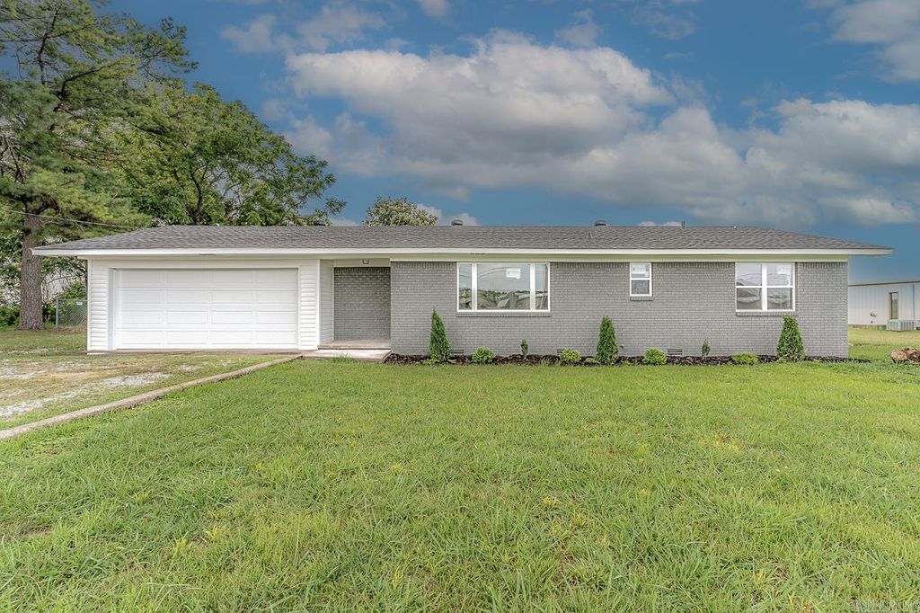 5920 Southwest Dr Drive, Jonesboro, AR 72404