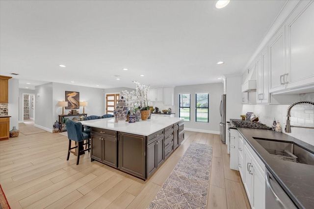 6870 13TH AVENUE N, St Petersburg, FL 33710