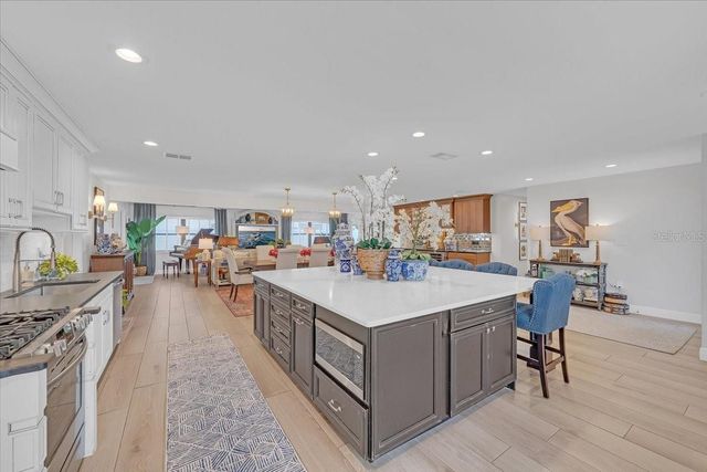 6870 13TH AVENUE N, St Petersburg, FL 33710