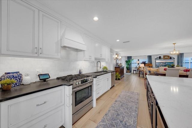 6870 13TH AVENUE N, St Petersburg, FL 33710