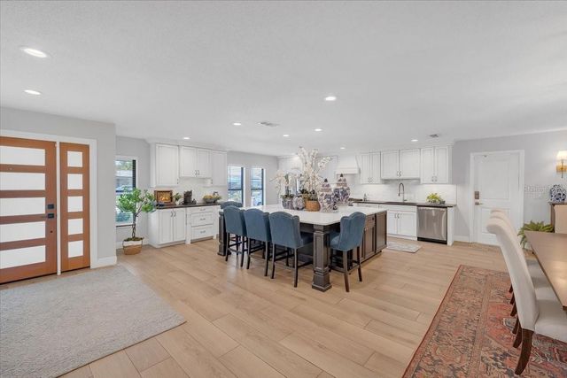 6870 13TH AVENUE N, St Petersburg, FL 33710