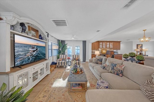 6870 13TH AVENUE N, St Petersburg, FL 33710