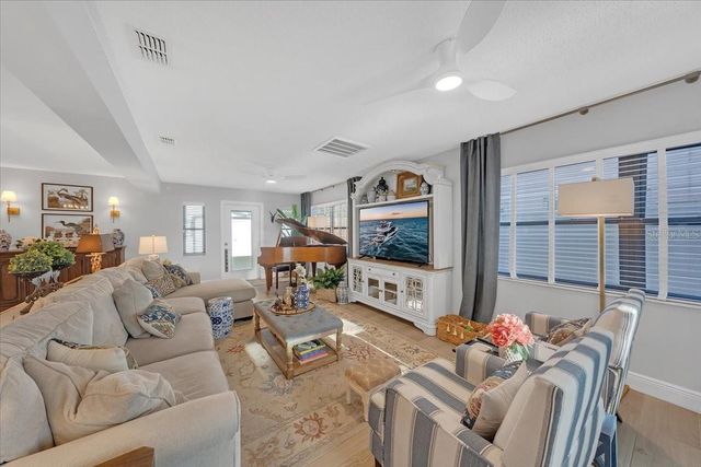 6870 13TH AVENUE N, St Petersburg, FL 33710