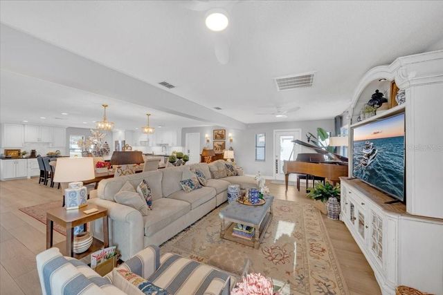 6870 13TH AVENUE N, St Petersburg, FL 33710