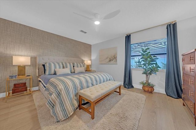 6870 13TH AVENUE N, St Petersburg, FL 33710