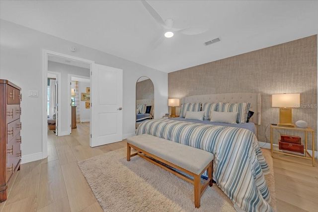 6870 13TH AVENUE N, St Petersburg, FL 33710