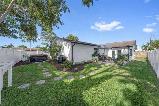 6870 13TH AVENUE N, St Petersburg, FL 33710