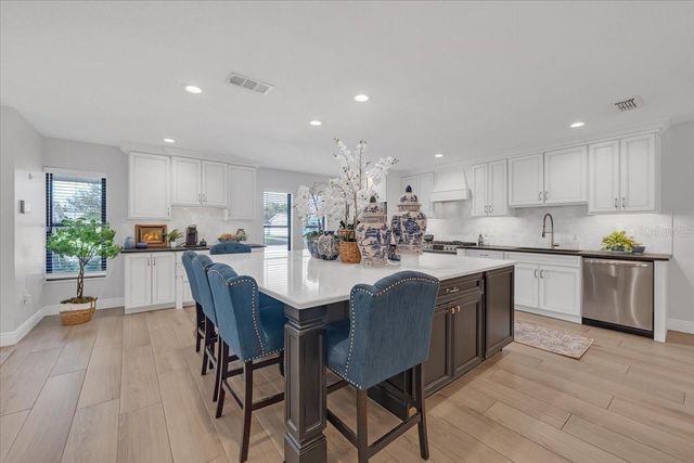 6870 13TH AVENUE N, St Petersburg, FL 33710