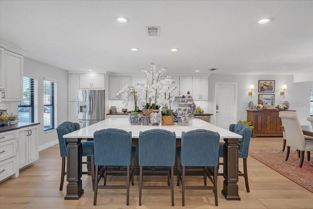 6870 13TH AVENUE N, St Petersburg, FL 33710