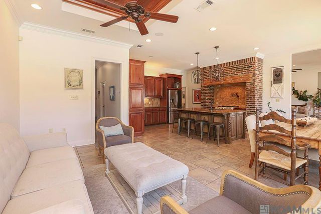 36448 Lake Bend Ave, Prairieville, LA 70769