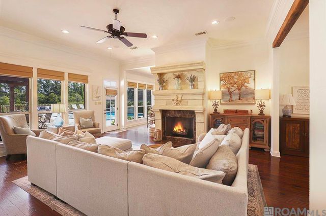 36448 Lake Bend Ave, Prairieville, LA 70769