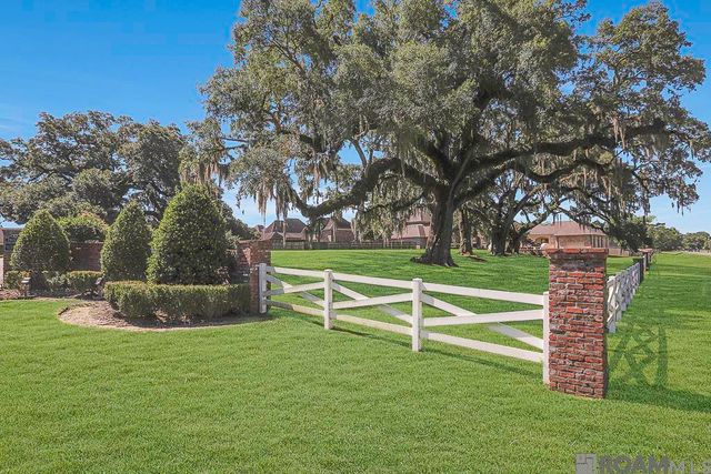 36448 Lake Bend Ave, Prairieville, LA 70769