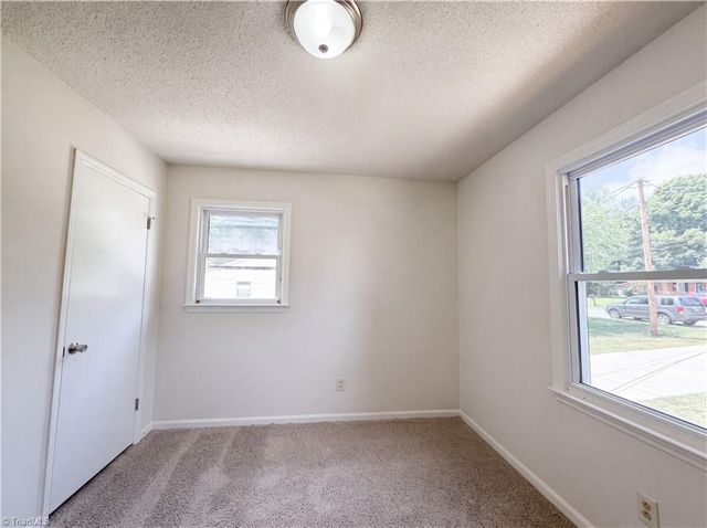 1131 Manorwood Drive, Kernersville, NC 27284