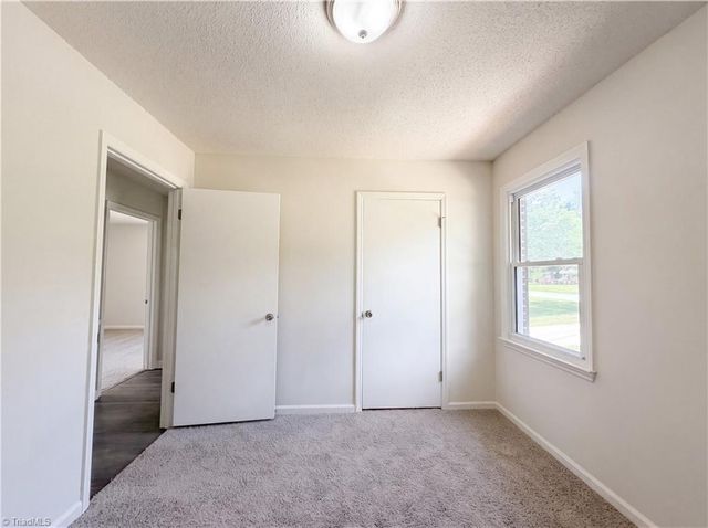 1131 Manorwood Drive, Kernersville, NC 27284