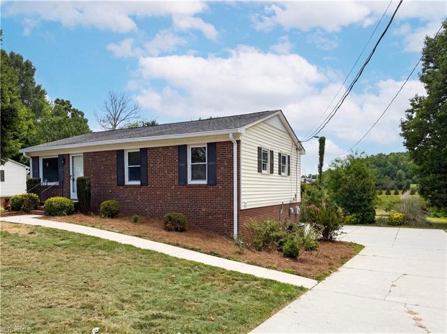 1131 Manorwood Drive, Kernersville, NC 27284