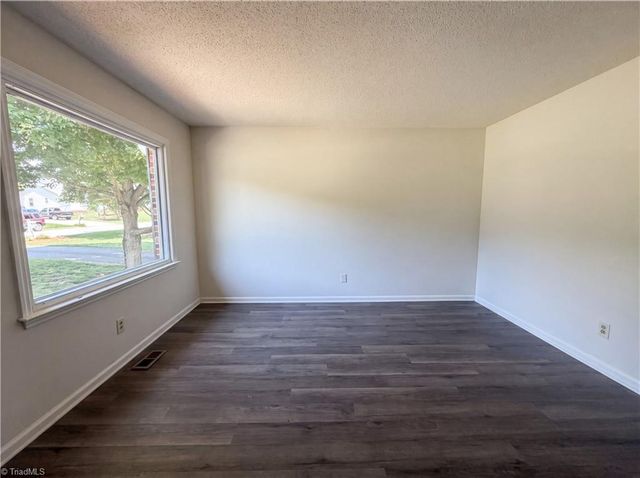1131 Manorwood Drive, Kernersville, NC 27284