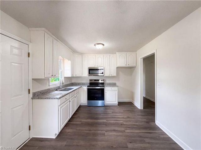 1131 Manorwood Drive, Kernersville, NC 27284