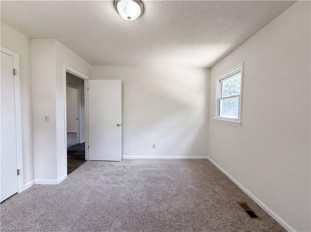 1131 Manorwood Drive, Kernersville, NC 27284