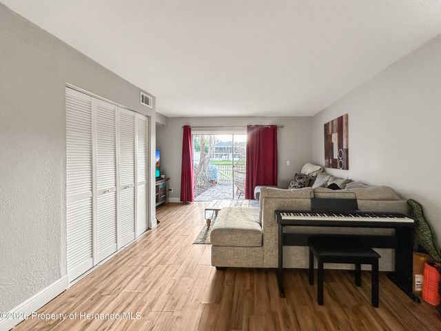 13706 Orange Sunset Drive, Tampa, FL 33618