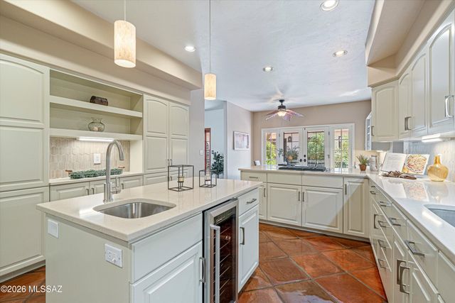 95 N Camino Espanol, Tucson, AZ 85716