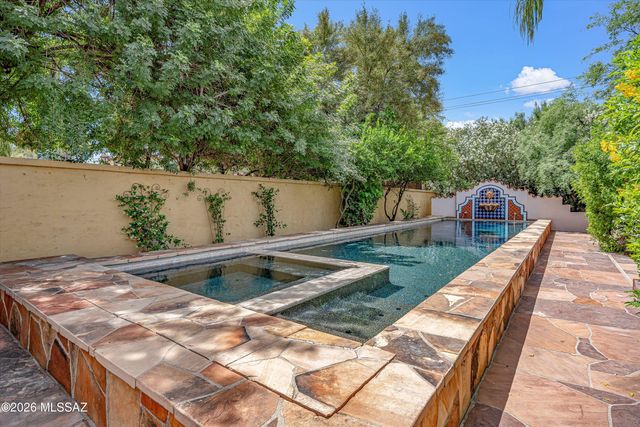 95 N Camino Espanol, Tucson, AZ 85716
