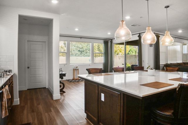 7008 W Whitman Avenue, Fresno, CA 93723